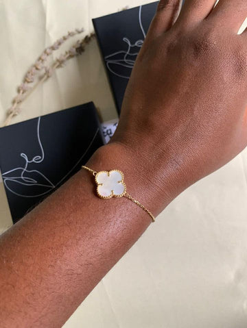 Big Mother of pearl clover bracelet